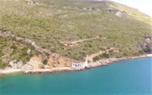 Πετάμε πάνω από το Εκκλησάκι του Άγιου Σπυρίδωνα (video)