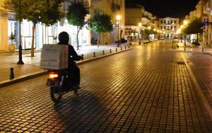 Τι αλλάζει για ντελίβερι και κούριερ έως 20 Δεκεμβρίου - Η νέα υποχρέωση των εργοδοτών