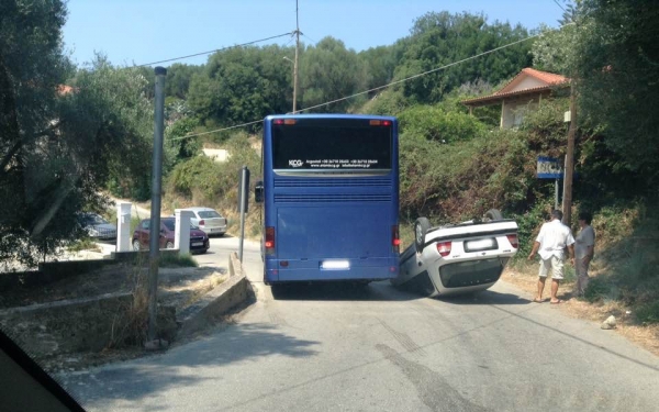 Τροχαίο ατύχημα στα Ντομάτα