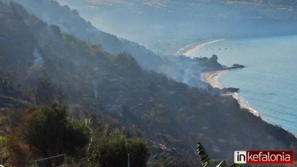 Στάχτη 250 στρέμματα σε Βλαχάτα και Λουρδά – Κινδύνεψαν κατοικίες (Ανανεωμένο - εικόνες + video)