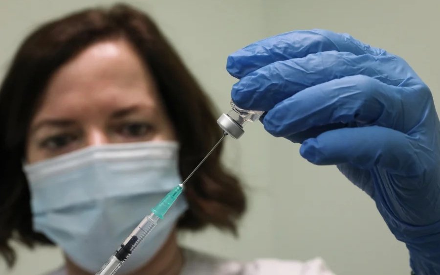 Γιατί νοσούν οι πλήρως εμβολιασμένοι από κορονοϊό - Πόσο προστατεύουν τα εμβόλια