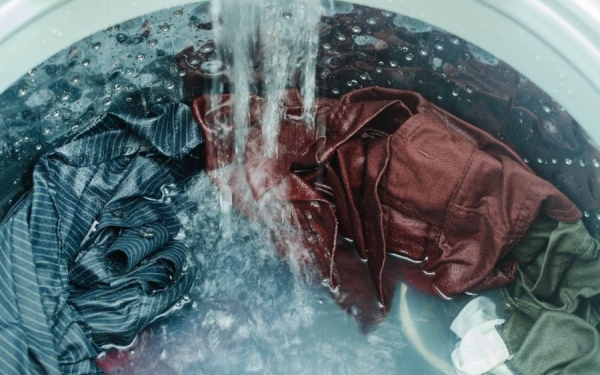 Πώς να απολυμάνεις το πλυντήριο των ρούχων με 2 διαφορετικούς τρόπους