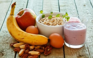 Τι τρώνε οι υγιείς άνθρωποι κάθε πρωί;