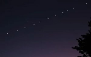 Ξανά ορατοί από την Κεφαλονιά, οι δορυφόροι Starlink του Έλον Μασκ!