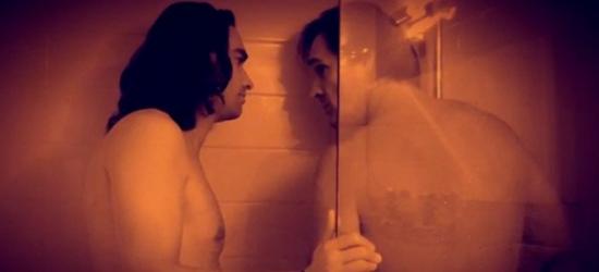 Γυμνός και gay ο Κώστας Φραγκολιάς στο θεατρικό σανίδι