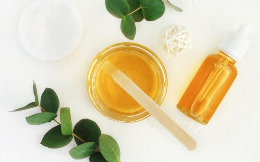 Natural beauty tip: 5 μικρά θαύματα που μπορεί να κάνει το μέλι στο πρόσωπό σου