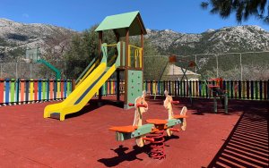 Δήμος Αργοστολίου: Έτοιμες 2 ακόμη καινούργιες παιδικές χαρές σε Άγιο Νικόλαο & Κατελειό