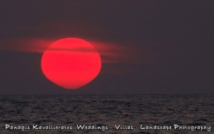 Το «μαγευτικό» αυγουστιάτικο ηλιοβασίλεμα στον Μύρτο (εικόνες)