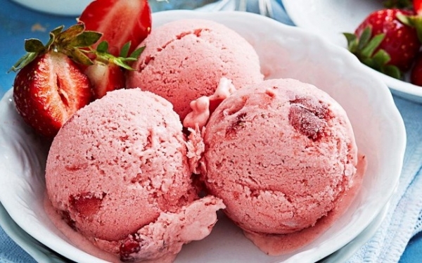 Σπιτικό παγωτό φράουλα!