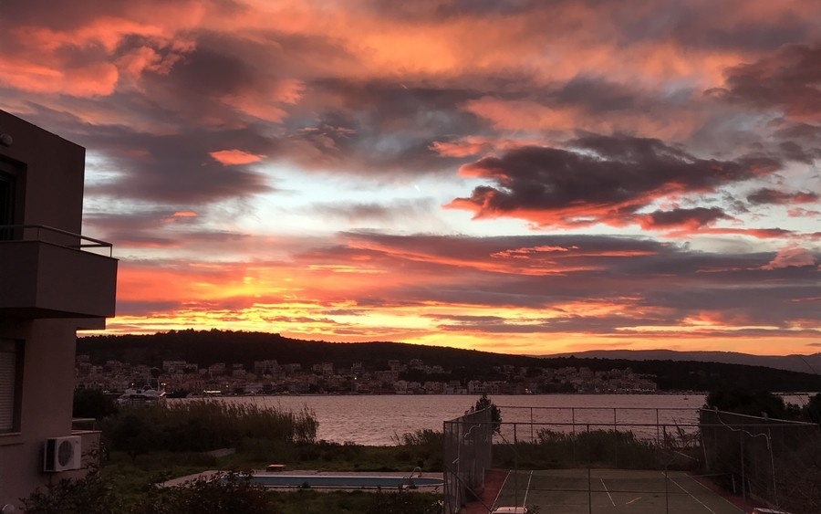 Το χθεσινό φλογερό ηλιοβασίλεμα στην Κεφαλονιά - Οι δικές σας εικόνες!