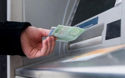 Θα ελέγχονται οι συναλλαγές άνω των 1.000 ευρώ