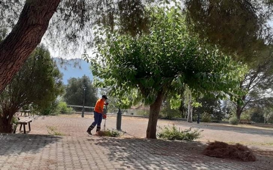 Πουλάτα: Άστραψαν η εκκλησία, η πλατεία και το Κοινοτικό Γραφείο του χωριού