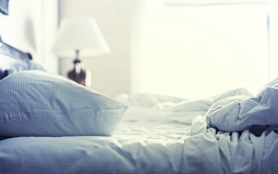 6 Πράγματα που δεν Πρέπει να Βάζετε Ποτέ στο Κρεβάτι σας