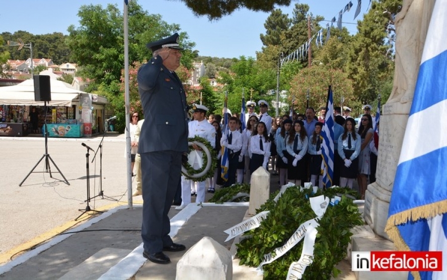 Η επίσημη δοξολογία και οι καταθέσεις στεφάνων στο Μνημείο των Ριζοσπαστών στο Αργοστόλι (εικόνες)