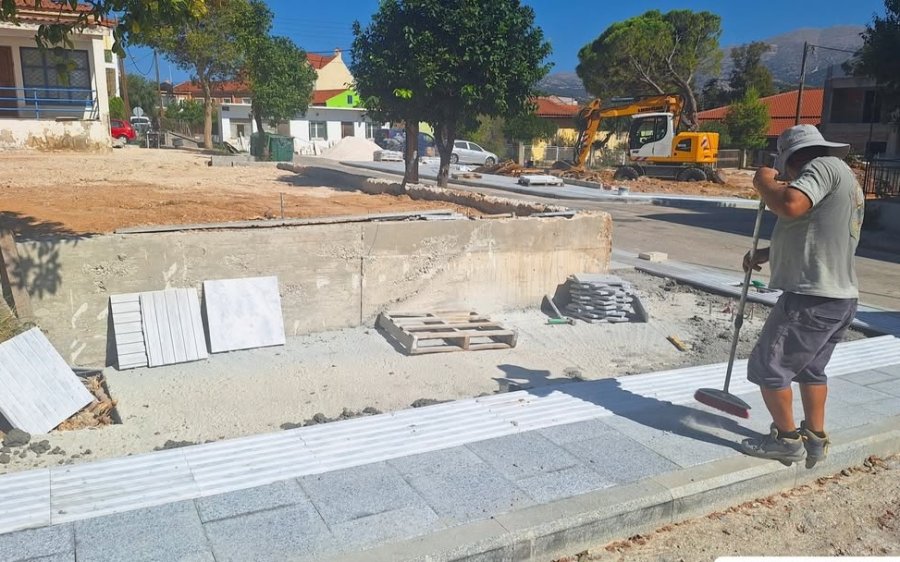 Προχωρούν οι εργασίες ανάπλασης κοινοχρήστων χώρων στις Λαϊκές Κατοικίες Αργοστολίου