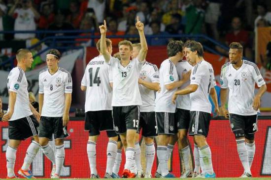 Euro 2012: Νίκη με υπογραφή &quot;Super Mario&quot; η Γερμανία (video)