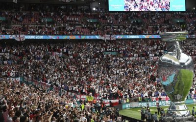 ΠΟΥ: Oλέθριο το θέαμα των 60.000 θεατών στον τελικό του Γουέμπλει!