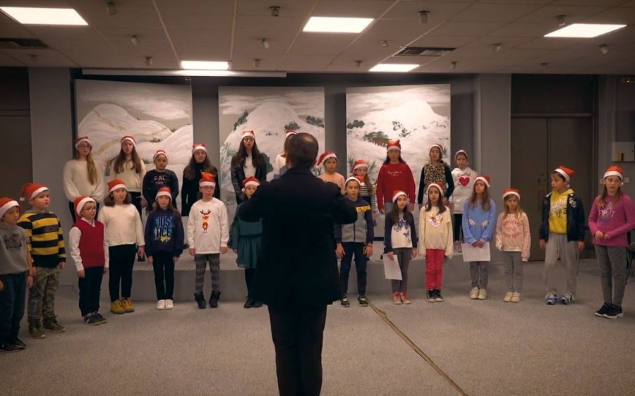 Αποχαιρετισμός του χρόνου από τις Παιδικές Χορωδίες των Δήμων Αργοστολίου, Ληξουρίου και Σάμης (video)