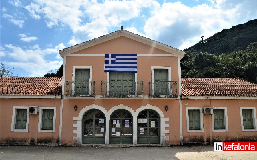 Πόρος : Τραγική εικόνα στο Δημοτικό κατάστημα - Εγκρίθηκε η επισκευή του