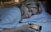 Οι συνέπειες τις χρήσεις κινητού στο κρεβάτι