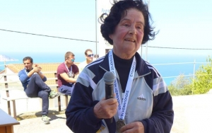 H 81χρονη Σοφρώνη Ζαφειράτου που έτρεξε στο "Μονοπάτι του ανέμου"