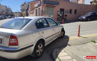 Αργοστόλι: "Το τερμάτισε" στη μέση του δρόμου! "10 παραβάσεις" με... μία παράνομη στάθμευση - Ανέλαβε η Τροχαία