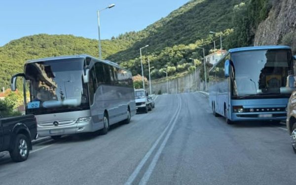 Απαράδεκτη κατάσταση στον κεντρικό δρόμο του Πόρου