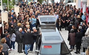 Ράγισαν καρδιές στο τελευταίο αντίο της 18χρονης Μυρτούς στο Αργοστόλι