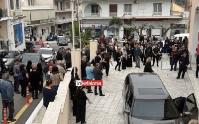 ΤΩΡΑ: Το τελευταίο «αντίο» στην 18χρονη Μυρτώ