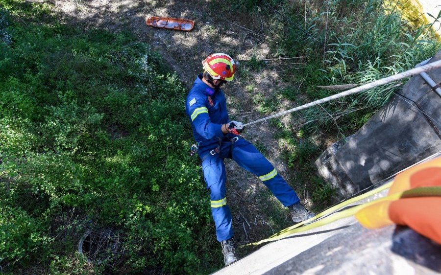 Περιπέτεια για νεαρό ζευγάρι στην Κέρκυρα, έχασε τον προσανατολισμό του και βρέθηκε σε απόκρημνο βράχο