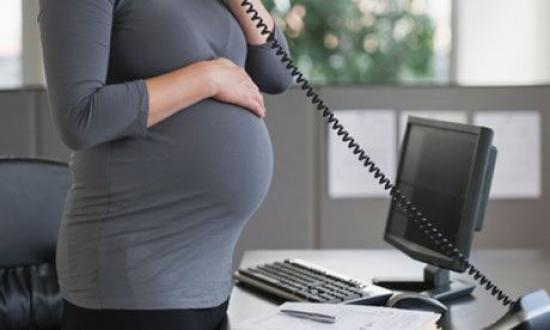 Απίστευτες απειλές εργοδότη σε έγκυο: &quot;Ρίξε το παιδί ή παραιτήσου&quot;