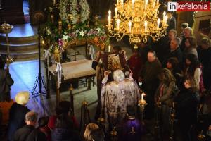 Σε κλίμα κατάνυξης η τελετή Αποκαθήλωσης του Ιησού Χριστού στον Αγ. Σπυρίδωνα Αργοστολίου (εικόνες + video)