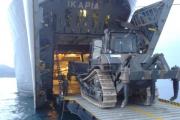 Φωτογραφίες από τη φόρτωση του αρματαγωγού «Ικαρία» που βρίσκεται στην Κεφαλονιά