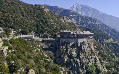 Άγιο Όρος: Βάζουν αντισηπτικό στη μύτη για να βγει αρνητικό το rapid test