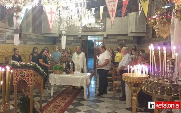 Ο Μέγας Εσπερινός στον ΙΝ Υπεραγίας Θεοτόκου Περατάτων (εικόνες)