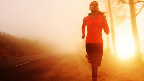 Πρωινό τρέξιμο: 5 κόλπα για να το πετύχετε και 10 οφέλη, που θα αποκομίσετε