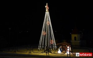 Περατάτα: Όμορφο Χριστουγεννιάτικο δέντρο «στολίζει» από σήμερα το χωριό! (εικόνες)