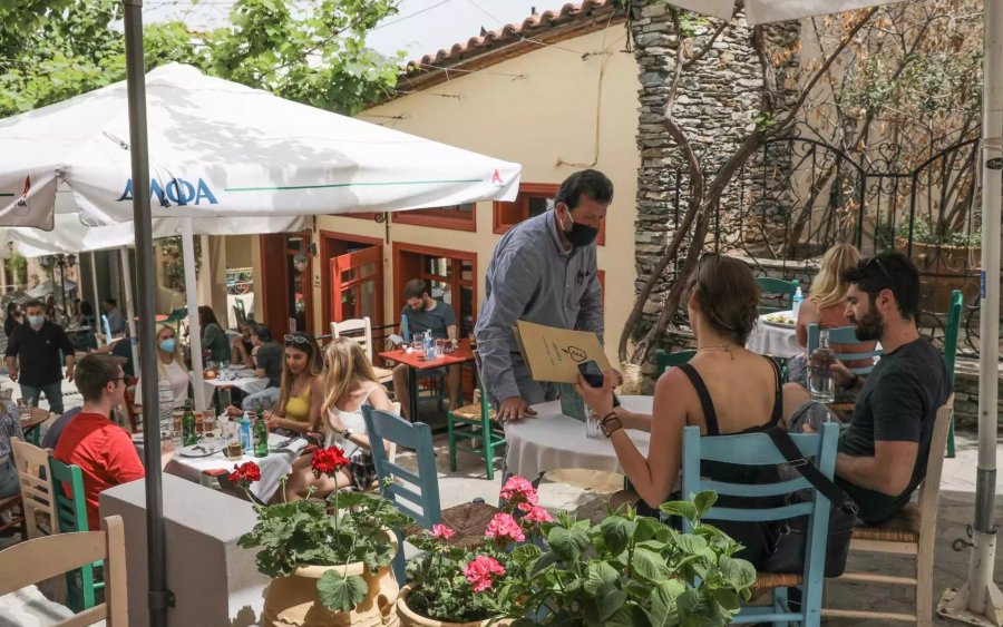 Γεωργιάδης: Οι εμβολιασμένοι θα κινούνται πιο ελεύθερα το χειμώνα – Ανακοινώσεις τη Δευτέρα