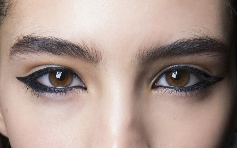 Υγρό eyeliner: 3 πράγματα που πρέπει να προσέξεις πριν αγοράσεις το επόμενο
