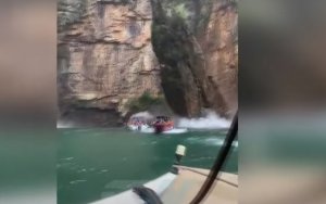 Τραγωδία στην Βραζιλία: 7 νεκροί και 3 αγνοούμενοι από πτώση βράχου σε λίμνη με τουριστικά σκάφη