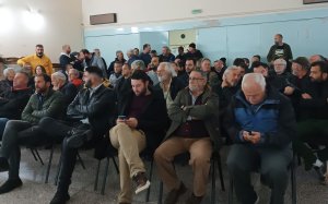 Ανήσυχοι οι αλιείς για την Ειδική Περιβαλλοντική Μελέτη "Νatura 2000" - Πολυπληθής συγκέντρωση στο Αργοστόλι, παρουσία βουλευτή, αντιπεριφερειάρχη και δημάρχων