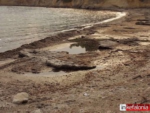 Το καλοκαίρι φεύγει, τα φύκια στο Τραπεζάκι... μένουν! (εικόνες + video)