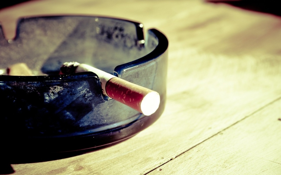 Πώς να ξεφορτωθείτε εύκολα τη μυρωδιά από τσιγάρο