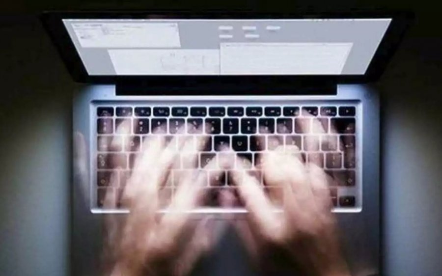 Revenge porn: Τηλεοπτικός δημοσιογράφος κατηγορείται για διακίνηση ροζ βίντεο πρώην συντρόφου του