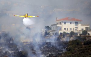 Τραγωδία στη φωτιά στην Κύπρο: Δύο νεκροί μέσα σε αυτοκίνητο