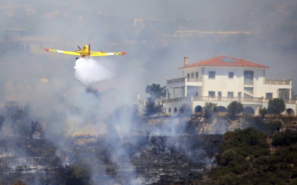 Τραγωδία στη φωτιά στην Κύπρο: Δύο νεκροί μέσα σε αυτοκίνητο