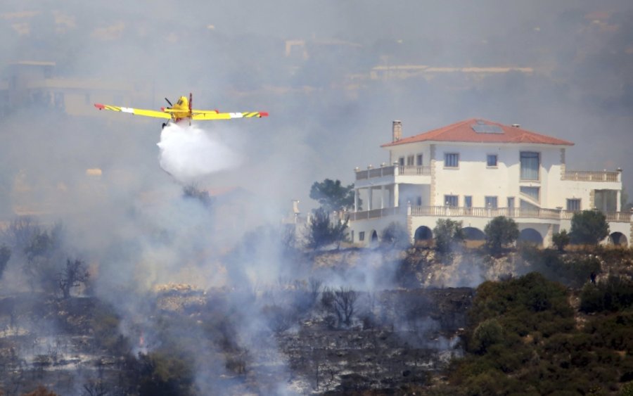 Τραγωδία στη φωτιά στην Κύπρο: Δύο νεκροί μέσα σε αυτοκίνητο