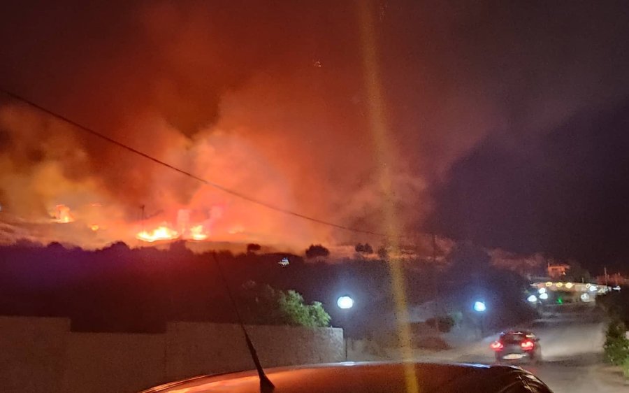 Υπό έλεγχο η φωτιά στην Σκάλα (εικόνες/video)