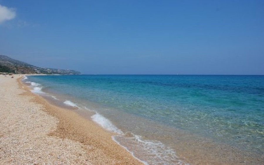 Καθαρισμός παραλίας Σκάλας και Καμίνια