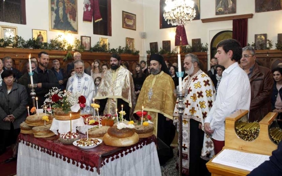 Ο ευλαβέστατος και εορταστικός εσπερινός της Υπαπαντής των Ζόλων (εικόνες)